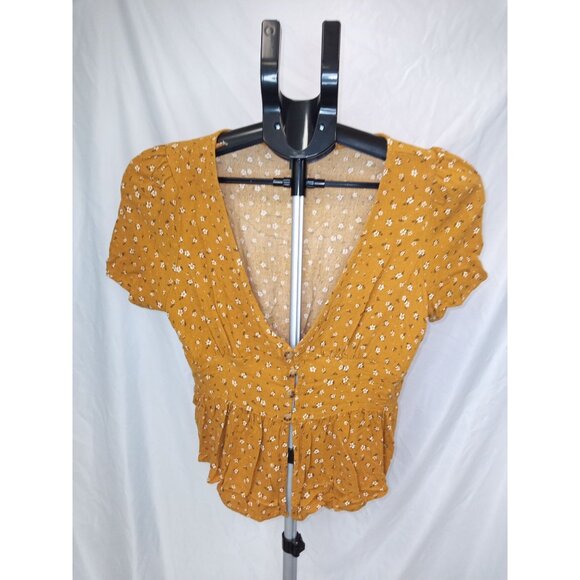 Wild Fable Junior's Mustard Yellow/White Floral V-Neck Crop Top Size Medium - Picture 1 of 7